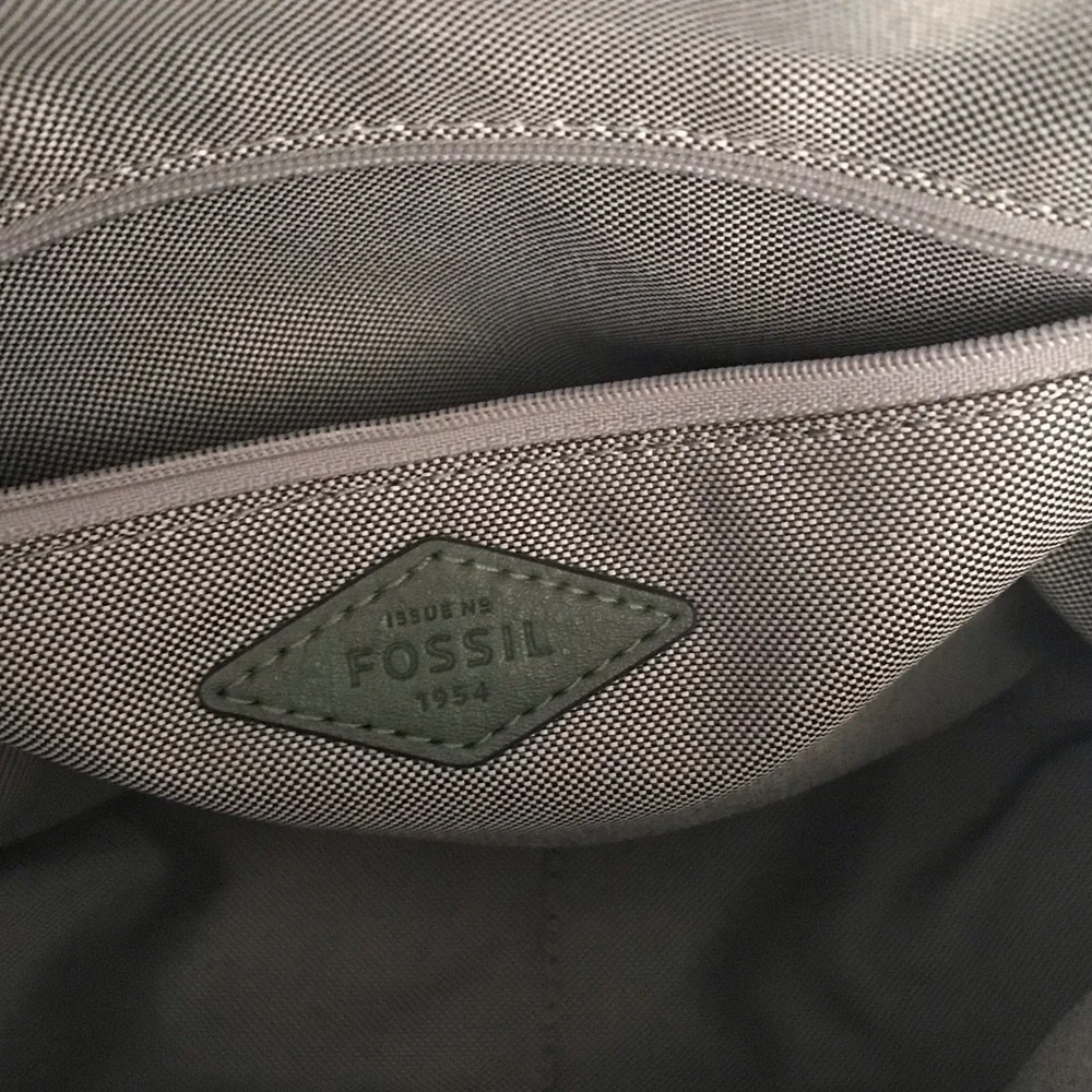 NEW!! FOSSIL COW HIDE Leather Backpack Purse Handbag Olive Green.